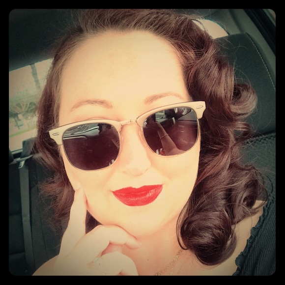 Meet your Posher, Stephanie - Picture 4 of 9